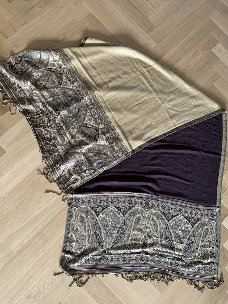 Schal mit orientalischem Muster